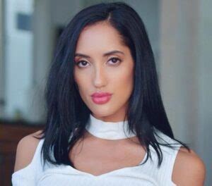 Chloe Amour Biography, Age, Height, Family, Wiki & More .